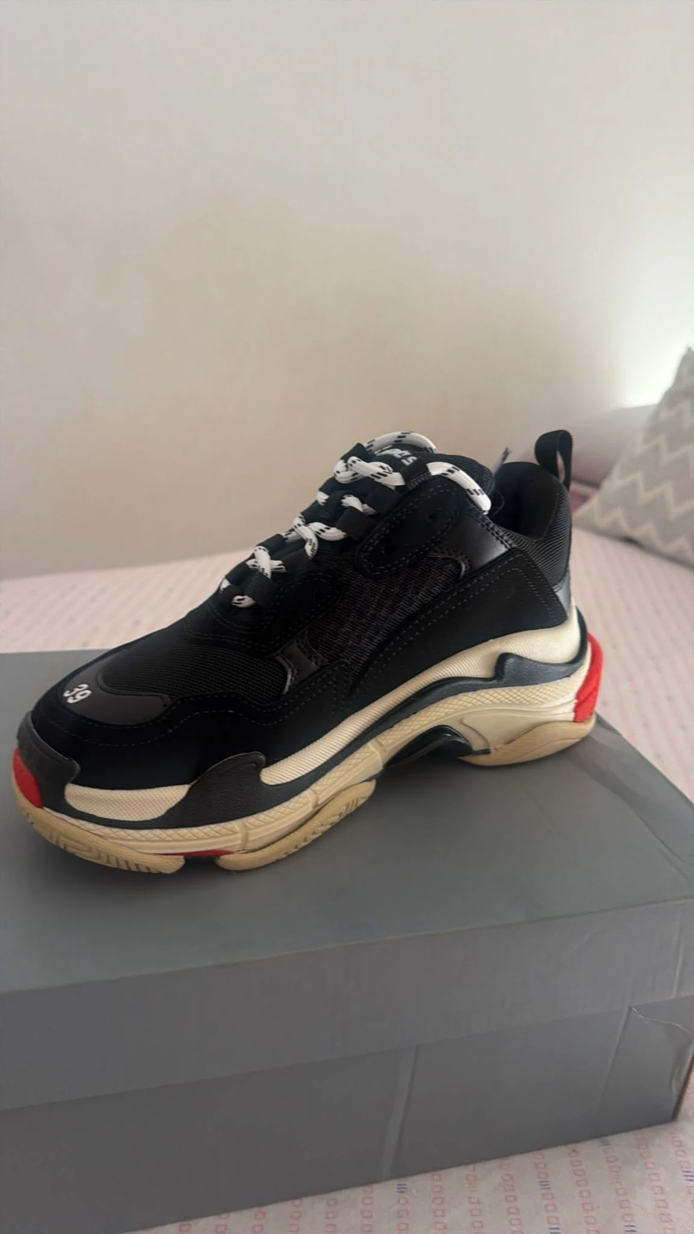 Unisex Sports Sneakers – Size 39 – photo 3